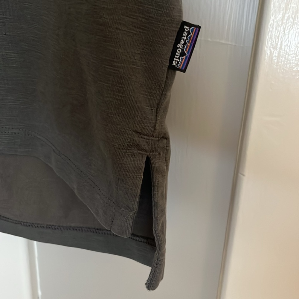 Patagonia Men’s Gray Polo Size XL - Picture 10 of 10